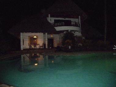 Villa Karibu bei Nacht