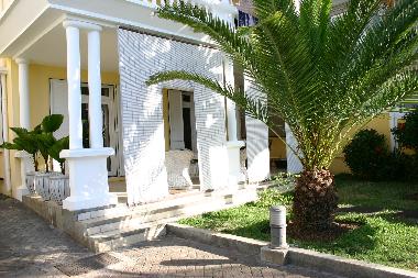 Alle Terrassen nach S�d-Westen ausgerichtet u.mit Sonnen-Jalousien