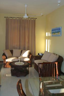 Wohnzimmer, TV-DVD-CD-Player-Radio, W-Lan, und Tel. Anschluss