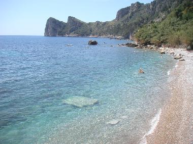 Freistrand mit Kiesel