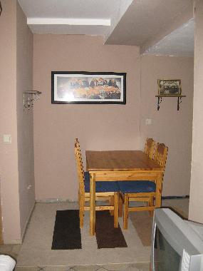 Eine Sitzgelegenheit bietet bis zu 4 Personen Platz