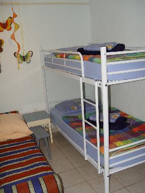 Kinderkamer, Stapelbed en slaapbank.