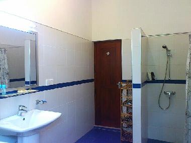 Badezimmer mit Dusche