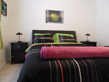 Queen Size Bett und begehbarer Kleiderschrank