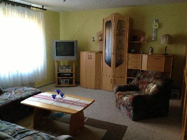 Wohnzimmer mit TV, Radio, DVD/CD-Player