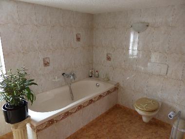 Badezimmer mit Wanne