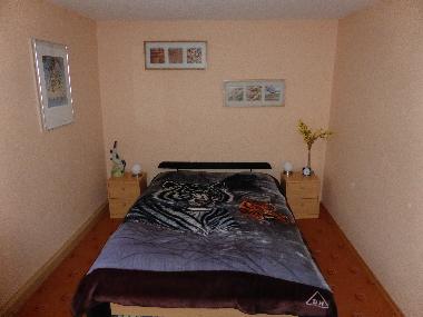 Schlafzimmer mit Doppelbett