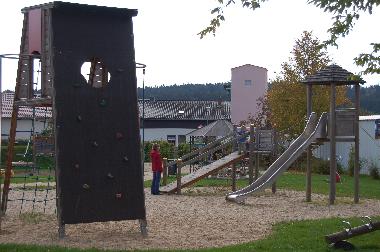 Eingezunter Spielplatz ca. 100m