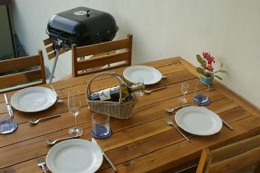 Terrasse 2 mit Esstisch, Grill, kl. Garten