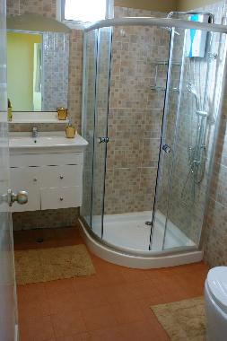 Badezimmer mit Dusche