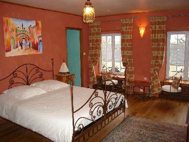 Schloss / Burg in VALOGNES (Manche) oder Ferienwohnung oder Ferienhaus