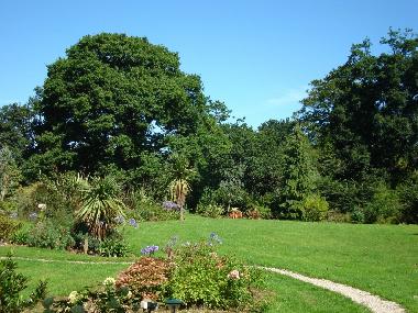 Schloss / Burg in VALOGNES (Manche) oder Ferienwohnung oder Ferienhaus