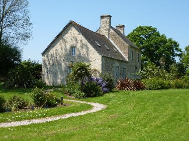 Schloss / Burg in VALOGNES (Manche) oder Ferienwohnung oder Ferienhaus
