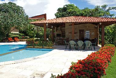 Das Deck mit Grill, Sauna, Bose-Sterioanlage, TV, und mit Sonnen liegen