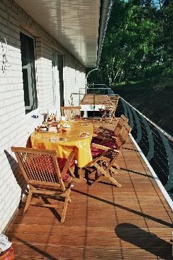 der gro�z�gige Balkon zur ruhigen Garteseite