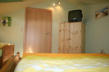 Das 2. Schlafzimmer mit 2 Einzelbetten im DG