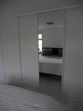 Schrank im GroBes Schlafzimmer