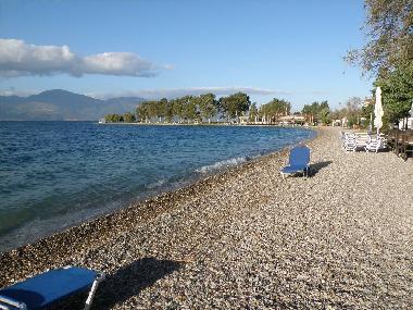 Am Strand im nahen Akoli