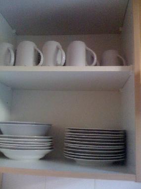 Geschirr + T�pfe f�r (mindestens!) 8 Personen