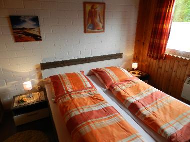 Schlafzimmer mit Doppelbett 180 x 200