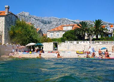Kiesstrand in 100 m von den Apartments
