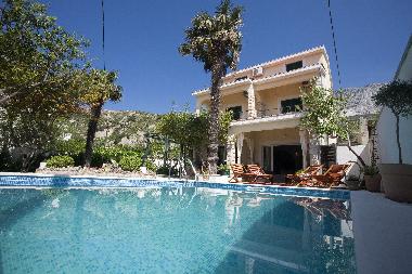 Pool beheitzt.Wir sind nur 20m vom Sandstrand