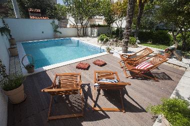 Pool ist gegenuber dem Wohnzimmer.