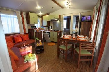 Der Salon vom Model Super-Titania 8,10 m x 4 m