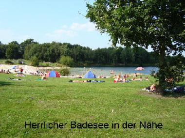 Badesee mit Sandstrand in der Nhe