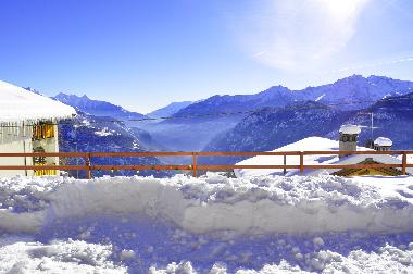 visit the apartment website: www.niddelaigle.jimdo.com/english