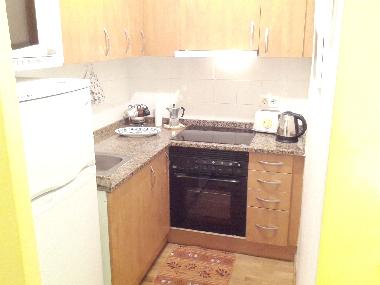 offene Küche, komplett ausgestattet, neue Ausstattung.