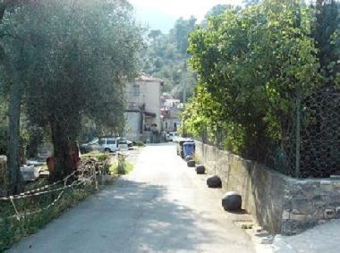 via Ciantri, fhrt zum parkplatz links und der piazza