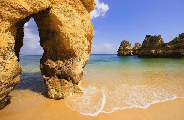 Zu Fuß zum Altstadtbummeln - und zu Fuß zu einem der Strände: Dona Ana (s.o.), Camilo, Canavial, Por