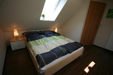 Schlafzimmer 4 im DG mit Doppelbett