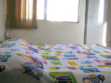 Deutsches Doppelbett mit Federkernmatraze