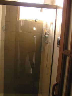 Badezimmer mit Dusche