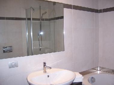 Pension in RIVA DI SOLTO (Bergamo) oder Ferienwohnung oder Ferienhaus