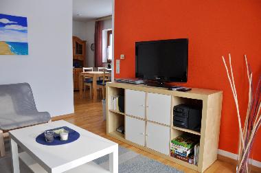 Wohnzimmer mit Blick zur K�che