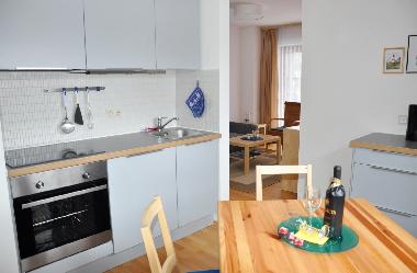 K�che mit Blick zum Wohnzimmer