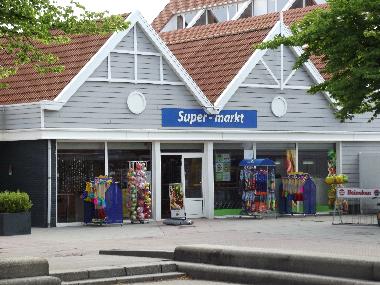 Supermarkt im Zentrum des Ferienparks