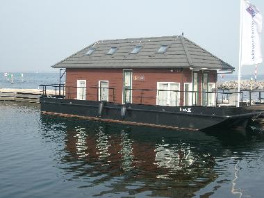 Hausboot im Jachthafen