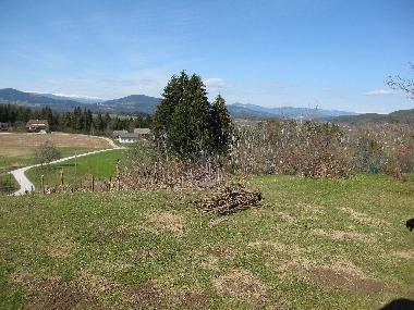 Blick hinterm Haus  im Mrz 