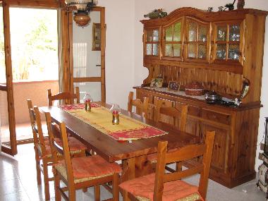 Esszimmer mit Ausgang zur Terrasse