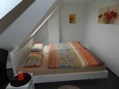 Schlafzimmer mit Doppelbett 180x200