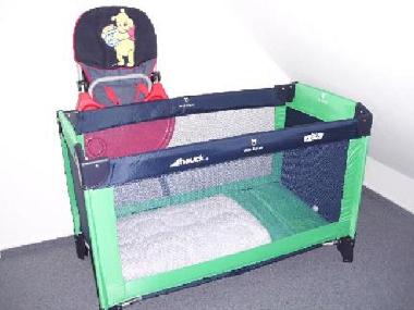 Kinderbett und Hochstuhl