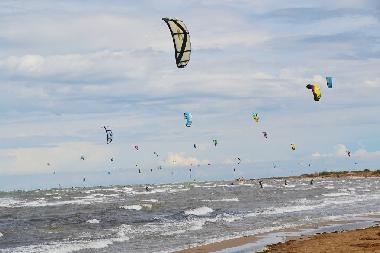 Kitesurfer bei dafr gnstiger Witterung