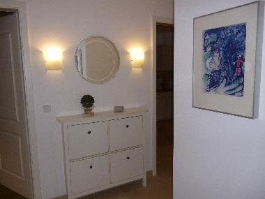 Blick von der Haust�r in den Empfang