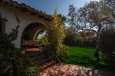 Villa in S. Margherita di Pula (Cagliari) oder Ferienwohnung oder Ferienhaus