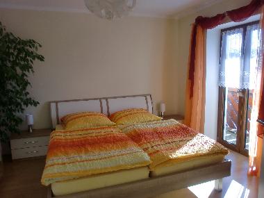 Schlafzimmer mit Balkonzugang