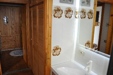 visit the apartment website: www.niddelaigle.jimdo.com/english